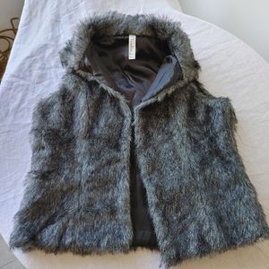 Cherokee faux fur black and gray vest lg 14/16